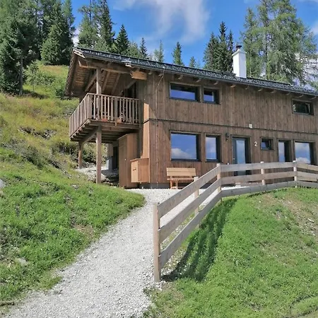 Almresort Sommerschnee Alpehytte